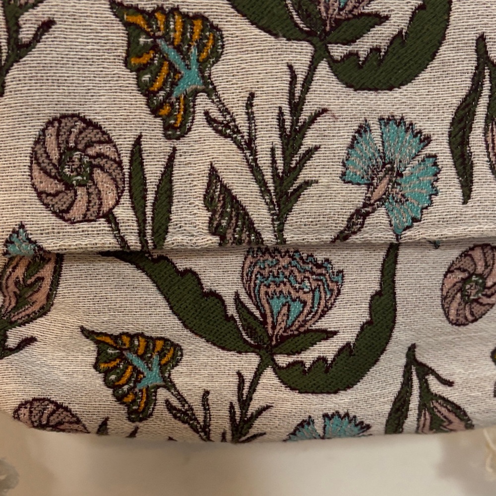 Floral Cream Universal Thread fabric purse - Picture 4 of 9